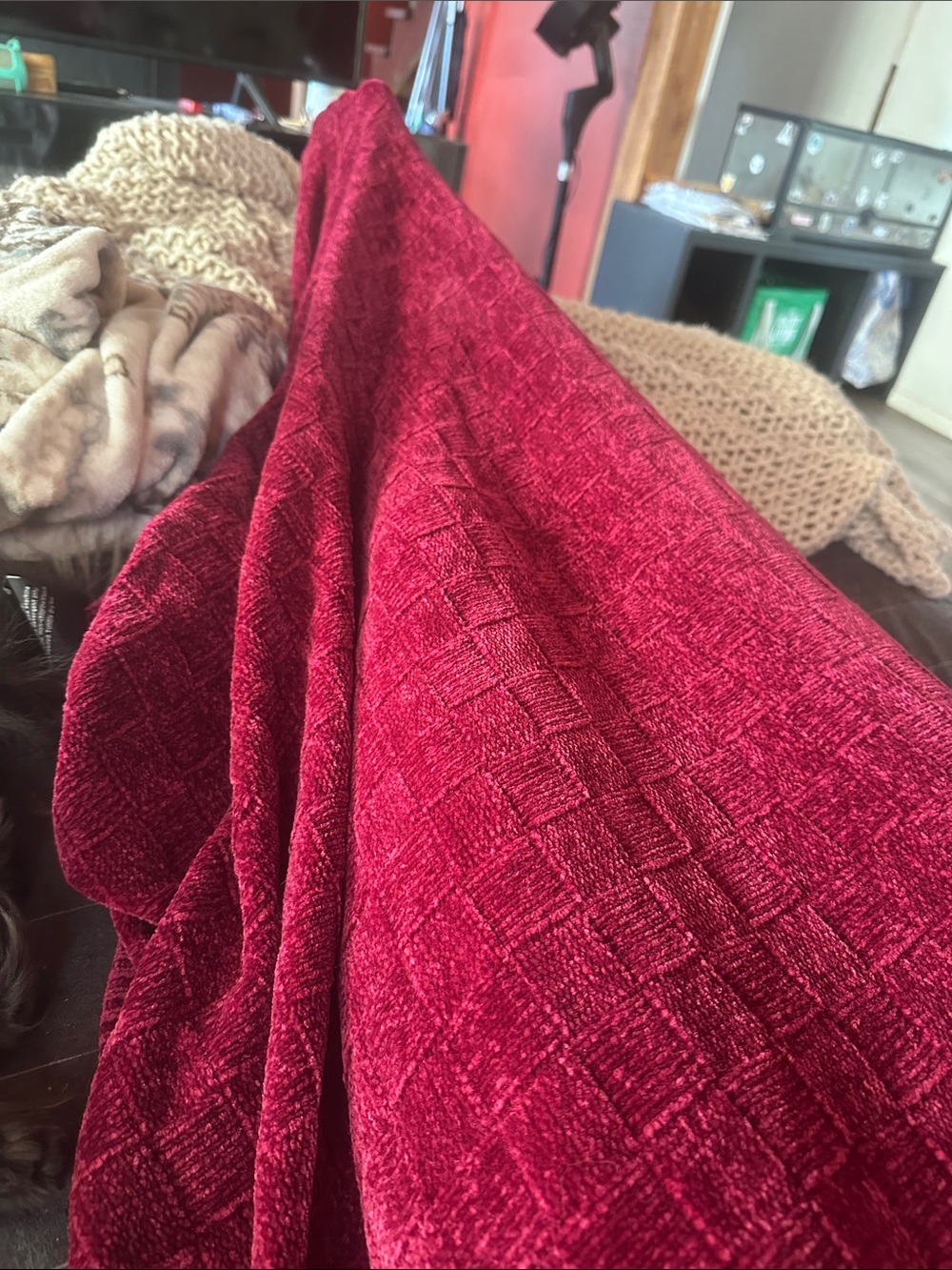 Plush Red Textured Throw Blanket - Cozy Home Accent